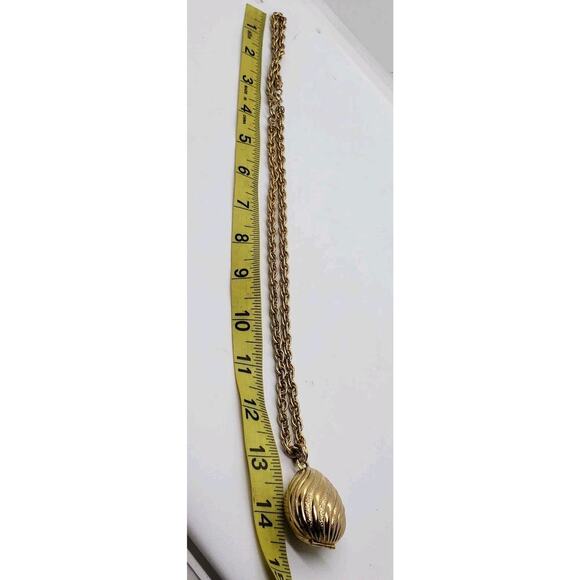 Vintage Locket Pendant Easter Egg 1968 Stash Perfume Opens Gold Plated Avon - Picture 6 of 10